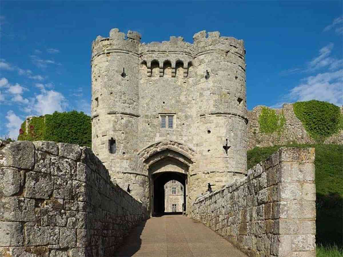 Carisbrooke Castle picture gallery